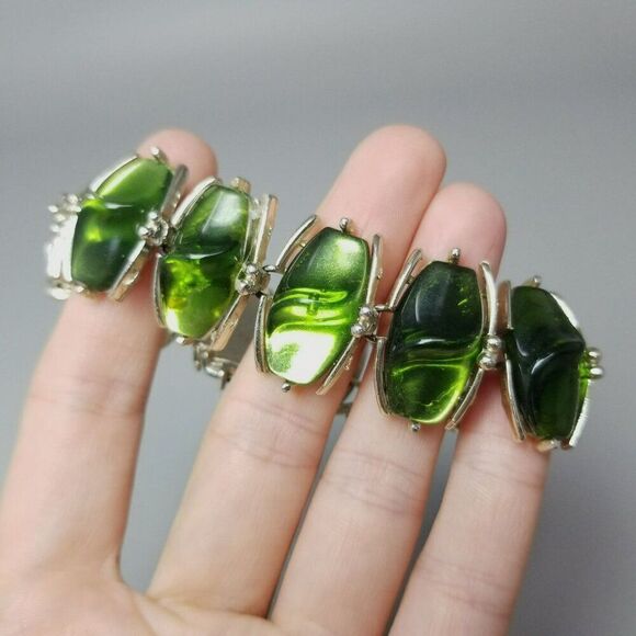 Vintage Star Green Wavy Lucite Panel Bracelet, Signed, Retro 60s Style, Estate - Picture 6 of 7